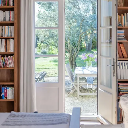 La Maison Des Olivettes 4* Юзес